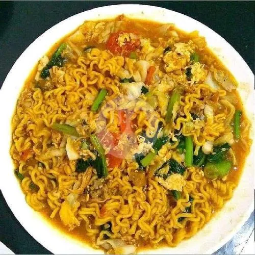 Mie Nyemek Telur